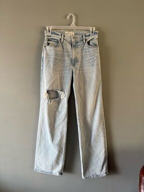 NWT Abercrombie & fitch Light Wash Distressed Straight-Leg Jeans